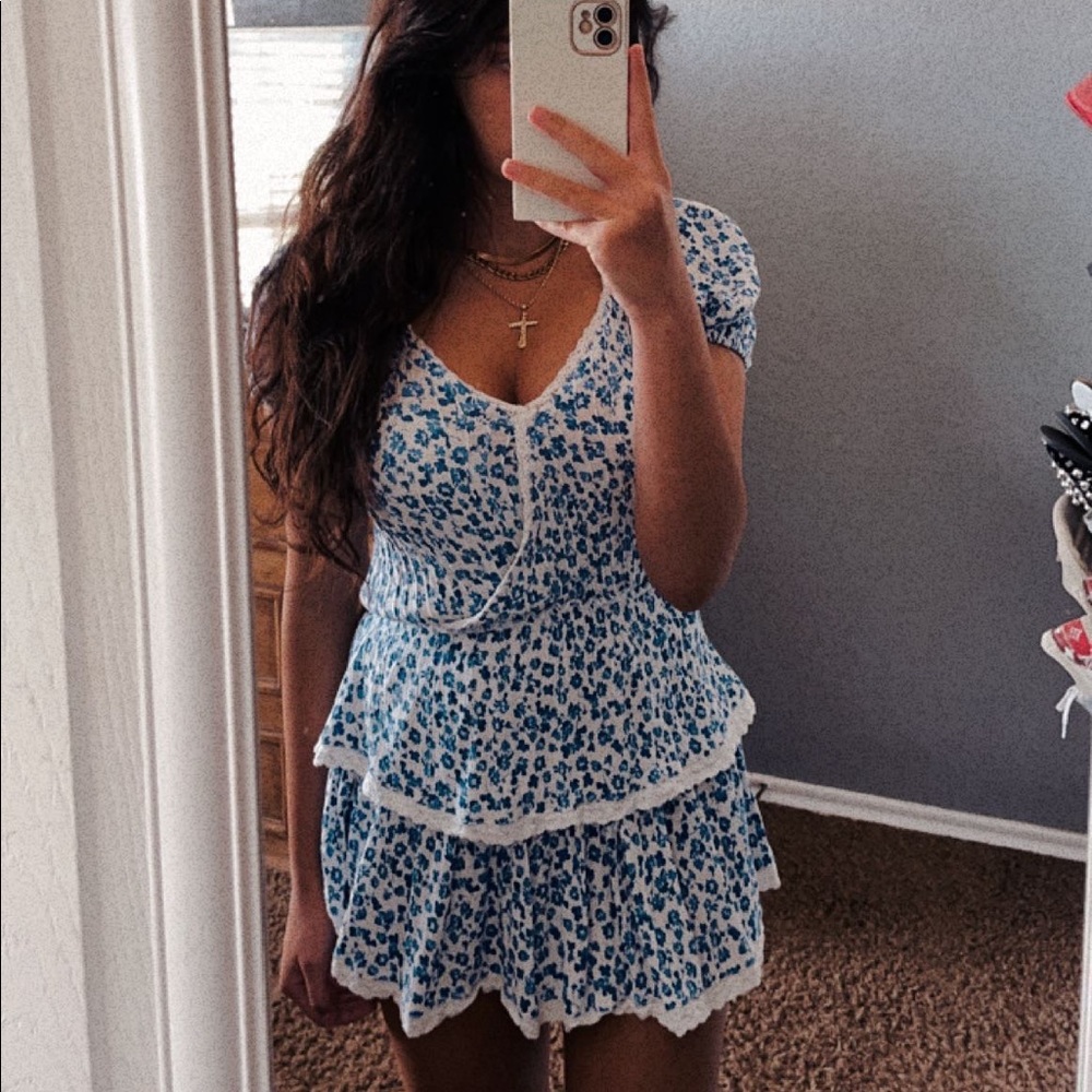 Isabelles cabinet dress